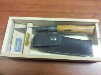 Нож Opinel n8 в подарочной упаковке, рукоять из оливкового дерева, с кожаным чехлом, нержавеющая сталь, деревянная коробочка